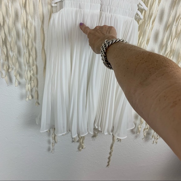 Fame & Partners White Pleated Mini Dress size US/0 - Picture 4 of 10